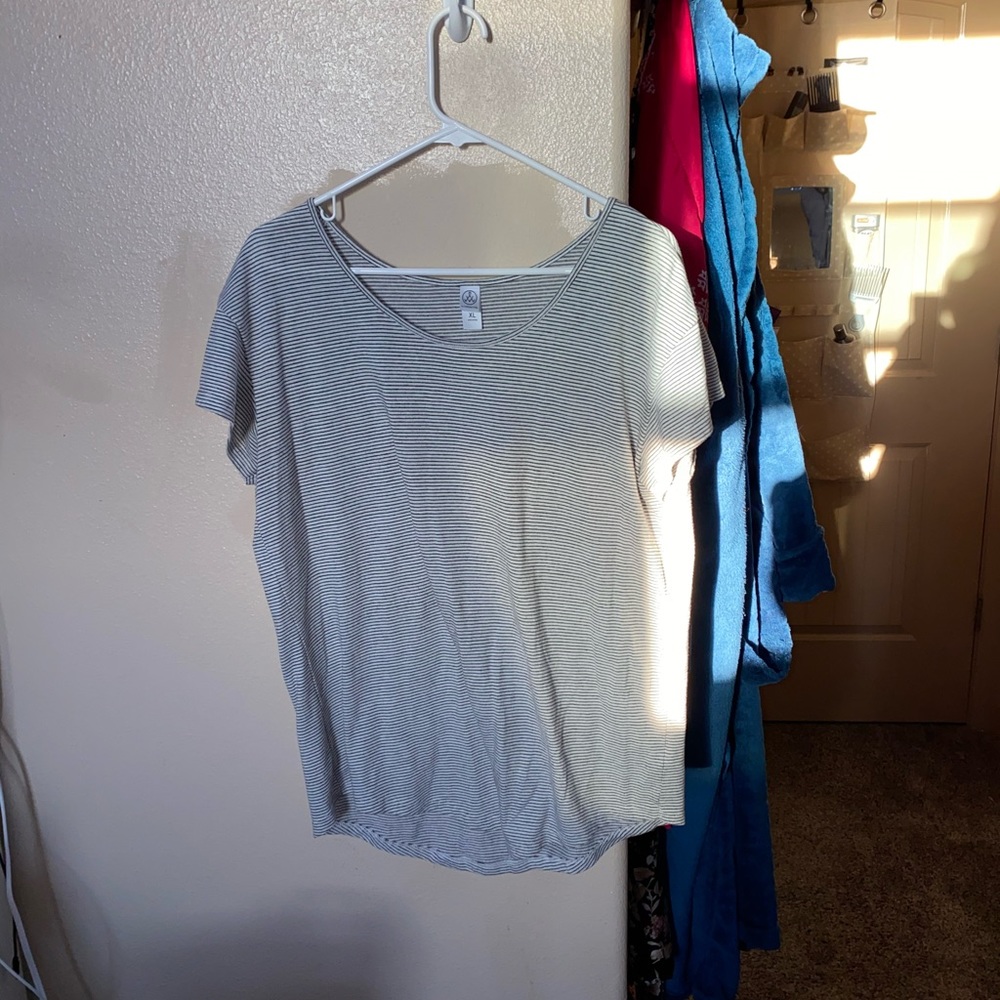 comfortable black and white t